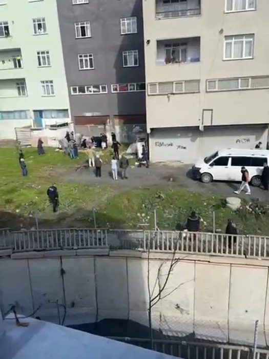 İstanbul Avcılar’da korkunç olay: Ağır yaralı kadını görenler ekipleri aradı!