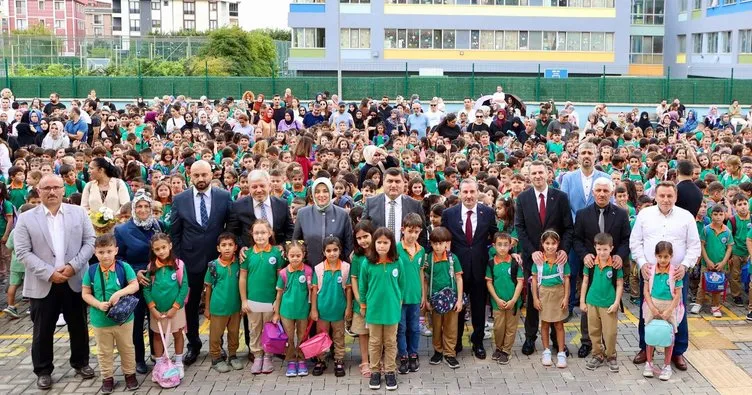 Sultanbeyli Beledıyesinden öğrencilere kırtasiye desteği