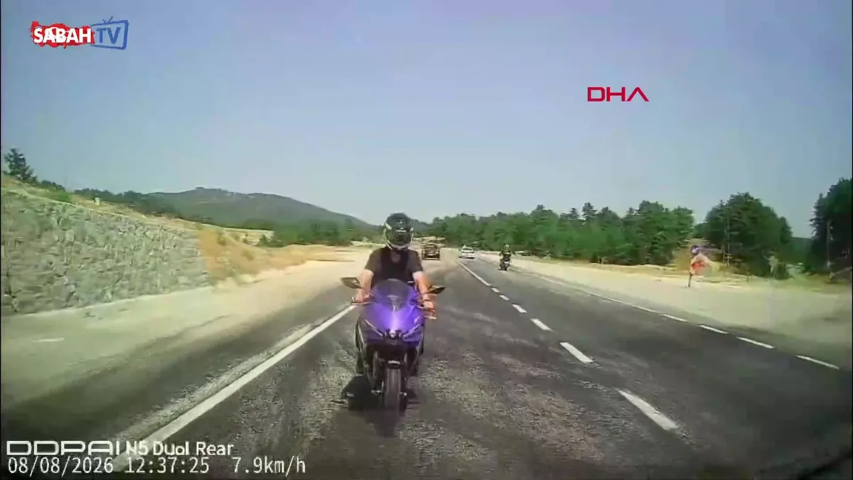 Kütahya’da iki otomobil ile motosikletin karıştığı kazada 4 kişi yaralandı! Kaza kamerada videosunu izle Kütahya’da iki otomobil ile motosikletin karıştığı kazada 4 kişi yaralandı! Kaza kamerada videosunu izle