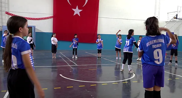 milli-zafer-horasanli-kizlarin-voleybol-hayalini-buyuttu-1788794176638.jpeg