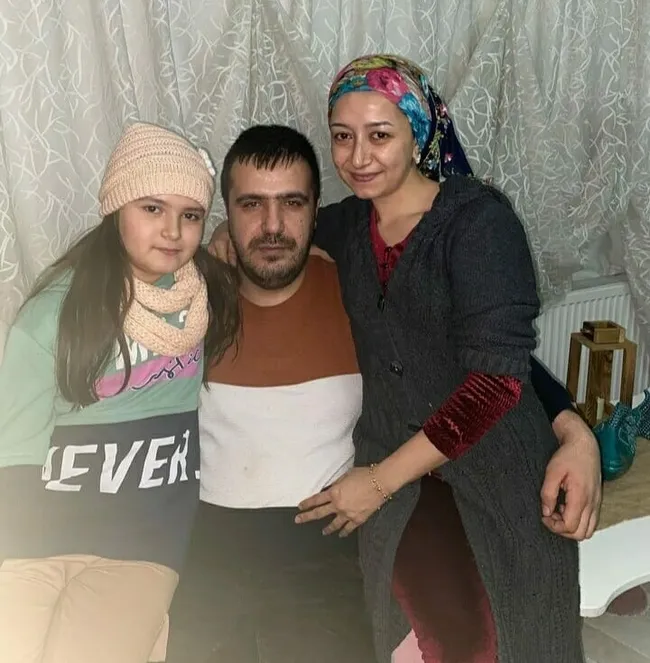 ailesini-kaybeden-emine-enkazdan-cikmayan-yegeni-elayi-ariyor-1677828602265.jpg