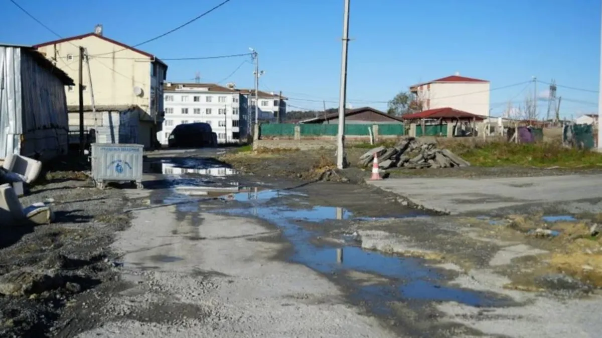 Arnavutköy’de mütahhitin iflas ettiği iddiasıyla İSKİ çalışması yarım kaldı: Mahalleli çileden çıktı Arnavutköy’de mütahhitin iflas ettiği iddiasıyla İSKİ çalışması yarım kaldı: Mahalleli çileden çıktı