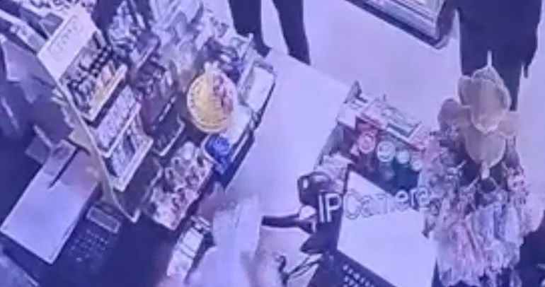 Akaryakıt istasyonunda silahlı soygun