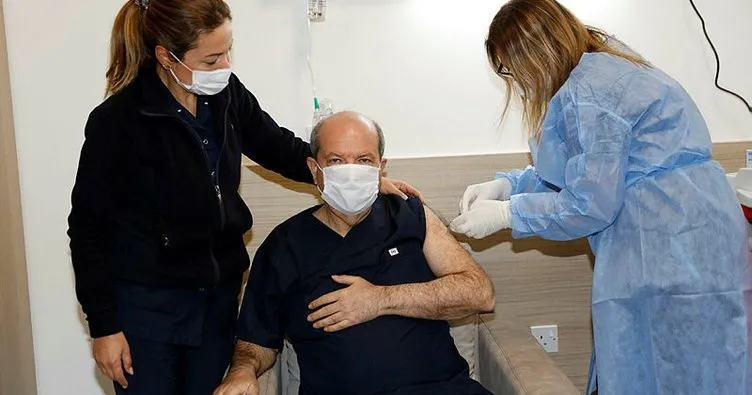 KKTC’de ilk Kovid-19 aşısı Cumhurbaşkanı Tatar’a yapıldı