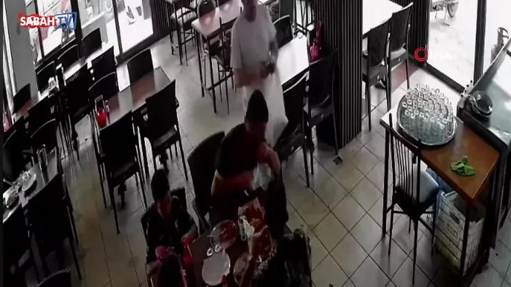 Yemek yerken boğazına lokma kaçan genç Heimlich manevrasıyla kurtarıldı | Video