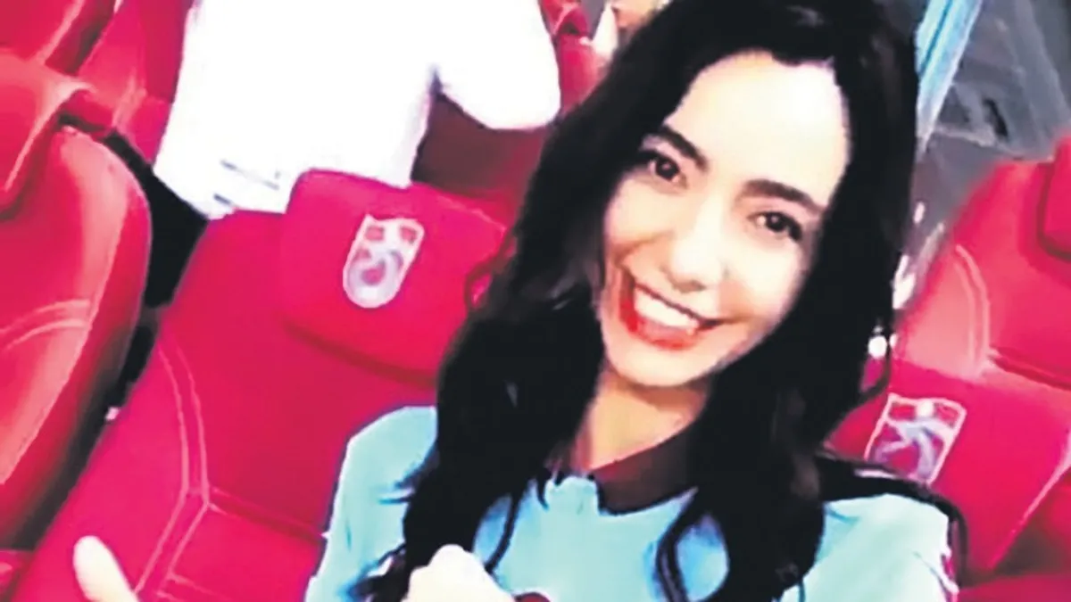 Gözler mavi yürekler bordo