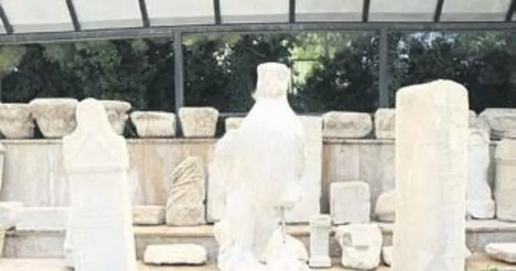 Kınık Höyük’te kartal heykelleri bulundu