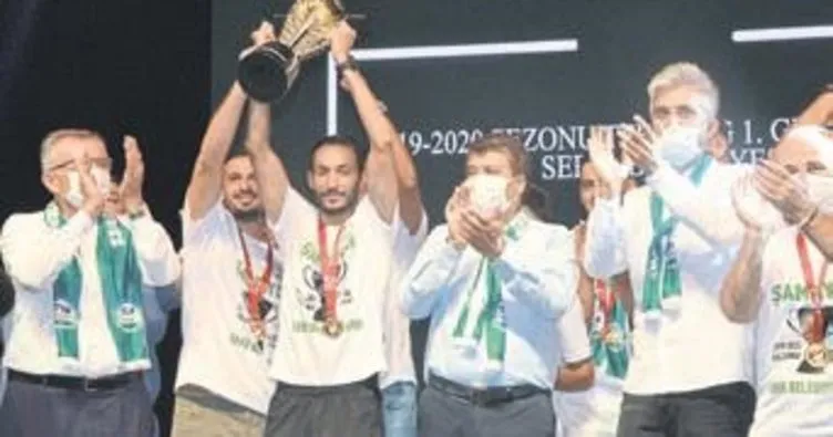 Serik Belediyespor şampiyonluğu kutladı