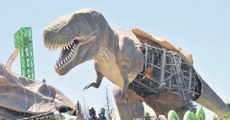 Siyasi hırs uğruna harabeye çevirdiler