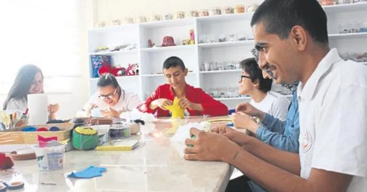 Engelleri aşıyorlar