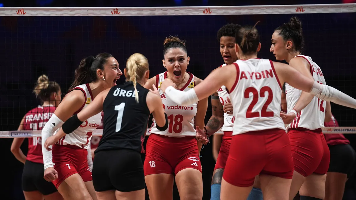 CANLI | Çin – Türkiye: Filenin Sultanları final için parkede! CANLI | Çin – Türkiye: Filenin Sultanları final için parkede!
