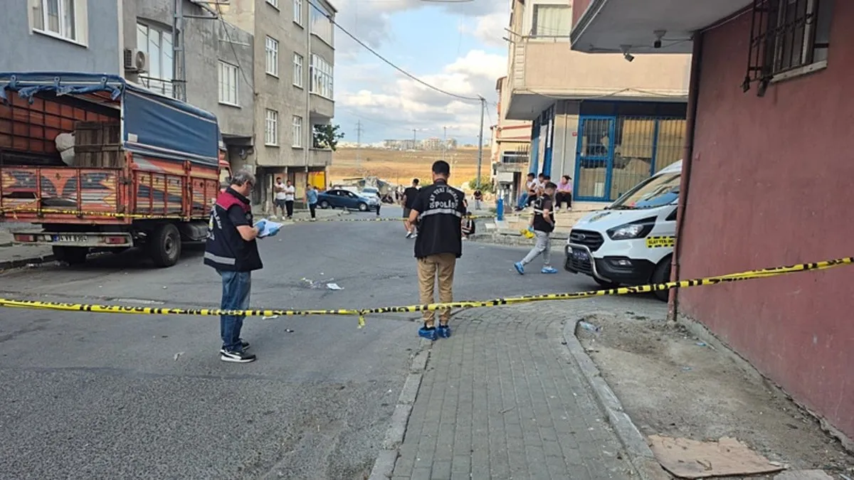 Avcılar’da yan bakma tartışması kanlı bitti: 1 ölü!