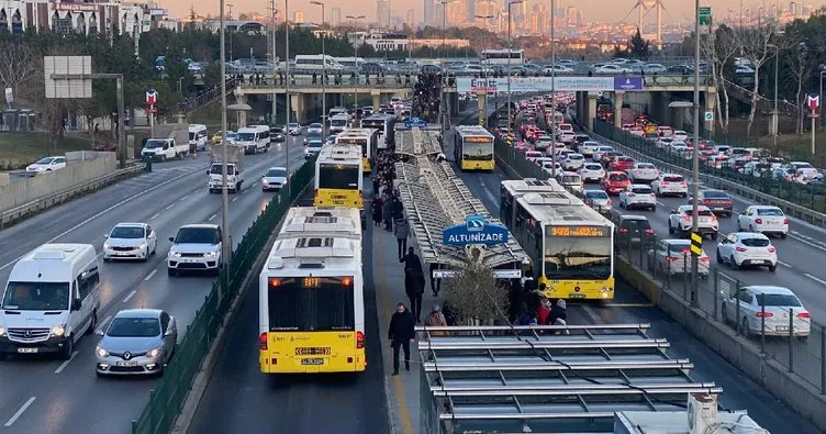 Bugün toplu taşıma ücretsiz mi? 11-12 Temmuz 2022 Ankara, İzmir ve İstanbul’da otobüs, metro, Marmaray, İZBAN, metrobüs bugün ve yarın bayramda toplu taşıma ücretsiz mi, bedava mı?