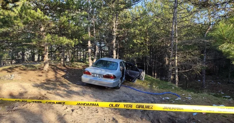 Otomobilin arka koltuğunda ölü bulundu