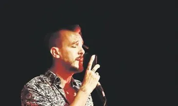 Cem Adrian’dan türkü resitali
