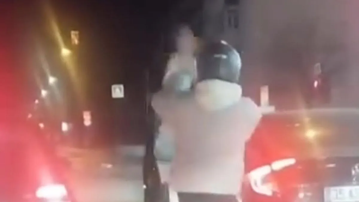 Bursa’da trafikte dehşet anları! Kadın sürücü öyle bir şey yaptı ki görenler gözlerine inanamadı: Ceza yağmuru geldi! Bursa’da trafikte dehşet anları! Kadın sürücü öyle bir şey yaptı ki görenler gözlerine inanamadı: Ceza yağmuru geldi!