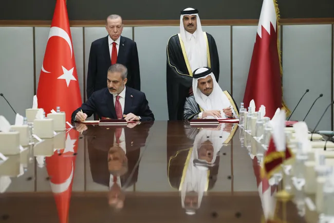 turkiye-ve-katardan-50nci-yildonumunde-ortak-bildiri-100-belge-imzalandi-1689702855137.jpg