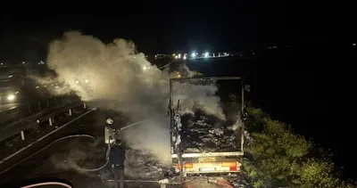 Nusaybin’de seyir halindeki TIR’ın dorsesi yandı #mardin