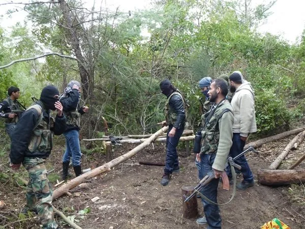 Türk muhabir muhaliflerin kampında