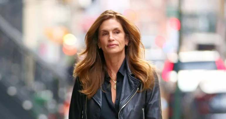 Evlat acısıyla yıkılmıştı! Cindy Crawford’dan 27 yaşında vefat eden oğluna yürek yakan veda mesajı…