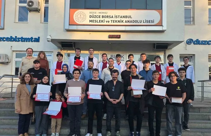 SANAL GERÇEKLİK SINIFA TAŞTI: DÜZCE’DE ÖĞRENCİLER 3 BOYUTLU MODELLER ÜRETTİ!