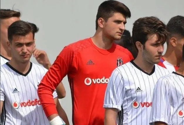Beşiktaş 16’lık Ersin Destanoğlu’na imzayı attırdı