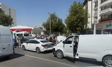 Adıyaman'da feci kaza! Minibüs ile otomobil çarpıştı: 1 kişi yaralandı #adiyaman