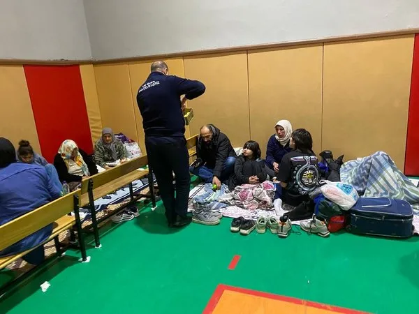 bahcelievler-belediyesi-deprem-sonrasi-hizla-hareket-gecti-9-spor-kompleksi-13-park-okul-bahceleri-camiler-ve-1745516324267.jpg