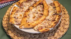 Kıymalı pide tarifi! Bir daha dışarıda yemeyeceksiniz