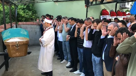 maden-sehidi-eroglu-gozyaslari-arasinda-topraga-verildi-1687361715103.jpeg