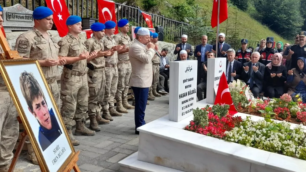 Eren Bülbül şehadetinin 7.yılında mezarı başında anıldı