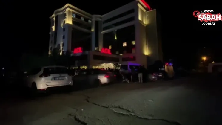 Son dakika: Diyarbakır'da korkunç olay! Otomobil kurşun yağmuruna tutuldu: Ölüler ve yaralılar var | Video