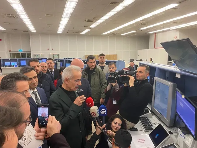bakan-uralogludan-ucus-trafigi-aciklamasi-8-kez-rekor-kirdik-1767208025931.jpg Bakan Uraloğlu'dan uçuş trafiği açıklaması: