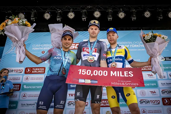 60-cumhurbaskanligi-turkiye-bisiklet-turu-antalya-antalya-etabini-simon-dehairs-kazandi-1745752980164.jpeg