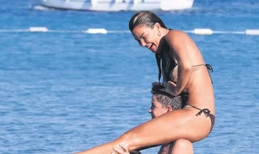 Annesini omzunda taşıdı