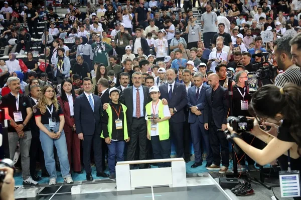 milli-egitim-bakani-tekin-18inci-uluslararasi-meb-robot-yarismasi-programina-katildi-1778161787987.jpg