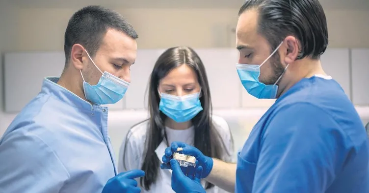 İmplant için diş eti sağlığı önemli