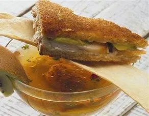 Soğuk Domates Çorbası Avokado ve Mersin Fümeli Sandviç ile Miami Mutfağından