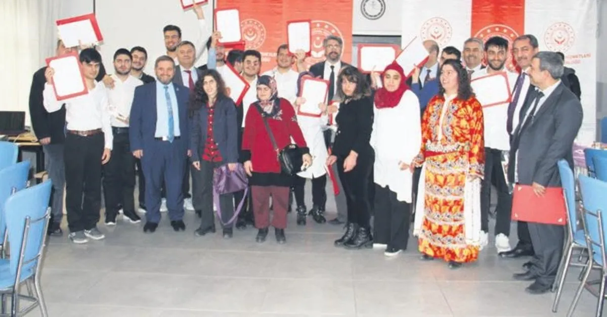 Gorme Engelli Bireylerin Mezuniyet Sevinci Ankara Baskent Haberleri