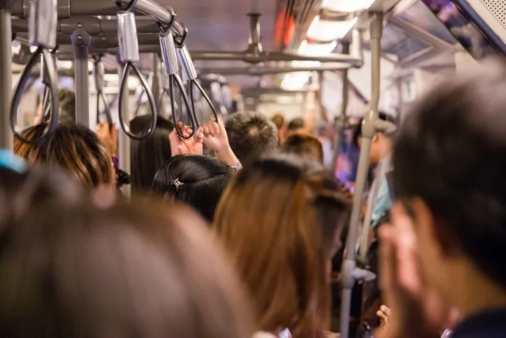 Otobüs, metro ve metrobüslerde ayakta yolcu yasaklandı mı? Yeni toplu taşıma kuralları nasıl olacak, ayakta yolcu yasak mı?