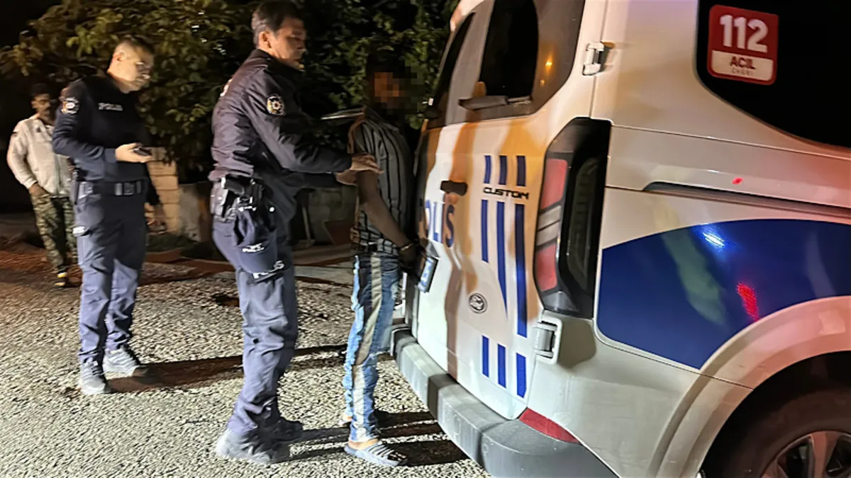 Alkollü sürücü 2 araca çarpıp yaya olarak kaçtı!