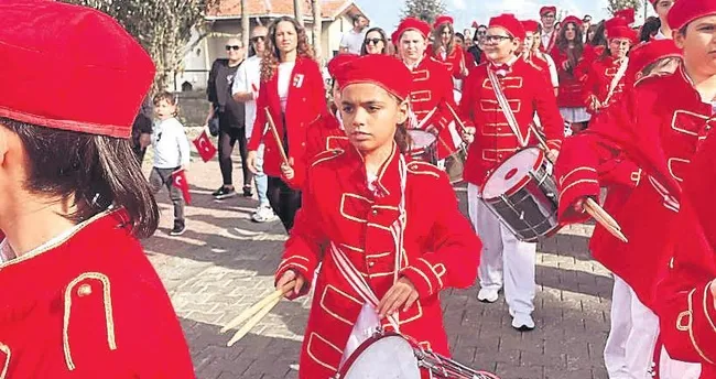 Bahçeşehir’de bandolu kutlama Bahçeşehir’de bandolu kutlama
