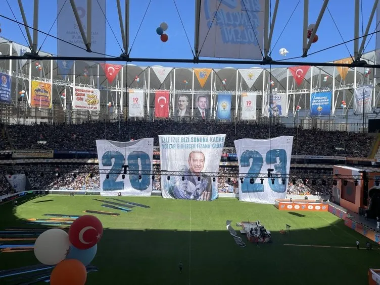 SON DAKİKA: Gençler Başkan Erdoğan'ı bekliyor! Stadyum tıklım tıklım doldu! Coşku her geçen dakika artıyor...