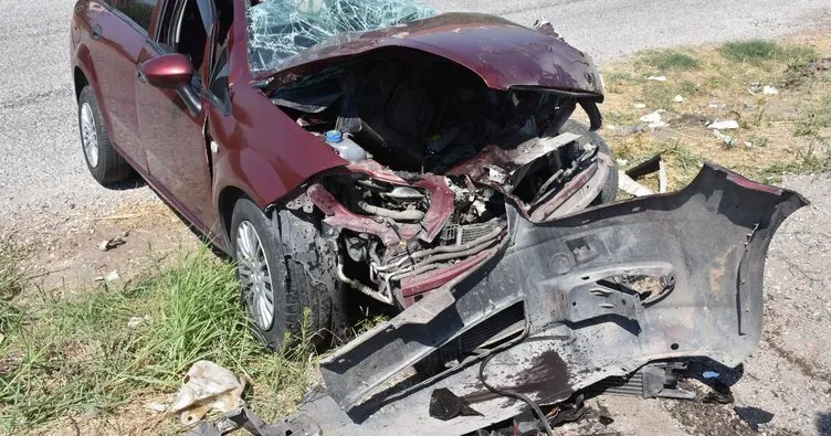 Aydın’da otomobil kamyona çarptı: 3 yaralı