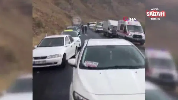 Zeytin yüklü tır kayganlaşan yolda kaza yaptı | Video