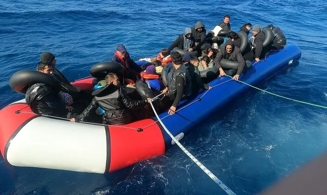 İzmir’de 59 göçmen yakalandı