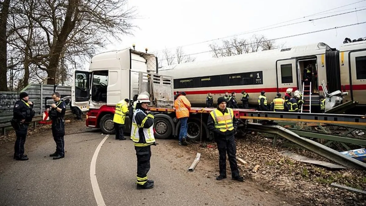 Almanya’da yolcu treni kaza yaptı: 1 ölü, 11 yaralı Almanya’da yolcu treni kaza yaptı: 1 ölü, 11 yaralı