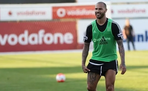 Ünlü futbolcular ve lüks otomobilleri