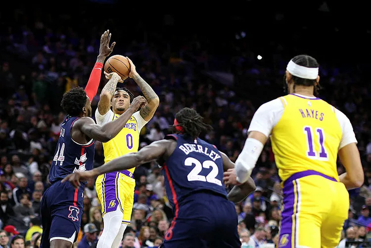 nbade-los-angeles-lakersa-sok-44-sayi-fark-yediler-1701159069948.jpg