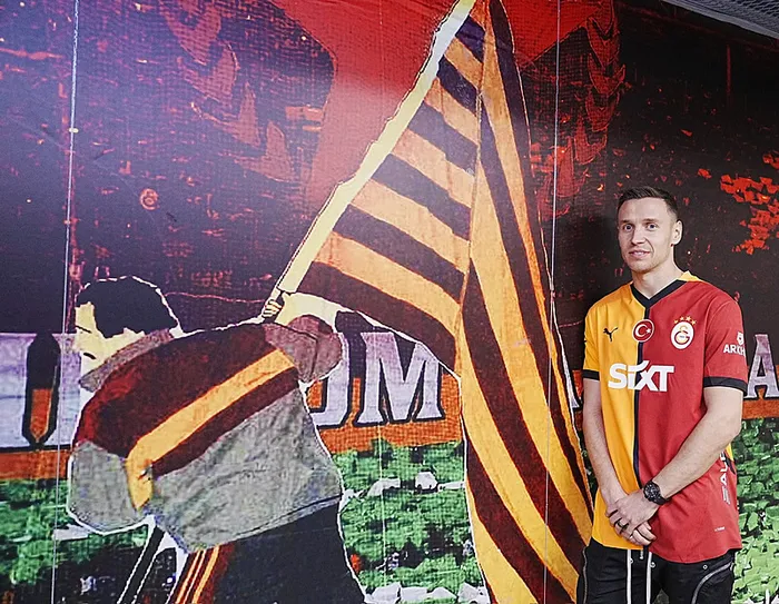 galatasaray-sag-beki-bolgesini-guvenceye-aldi-burukun-yeni-jokeri-frankowski-1739260606071.jpeg